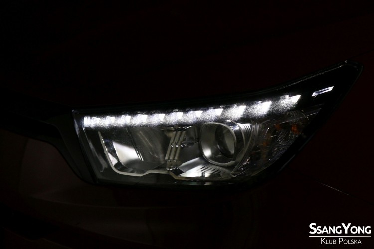 SsangYong Tivoli - Przednie reflektory wyposażona w światła LED do jazdy dziennej